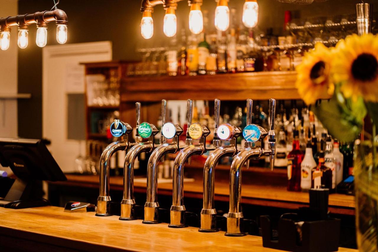 The Cricketers Arms Hotel Quendon ภายนอก รูปภาพ