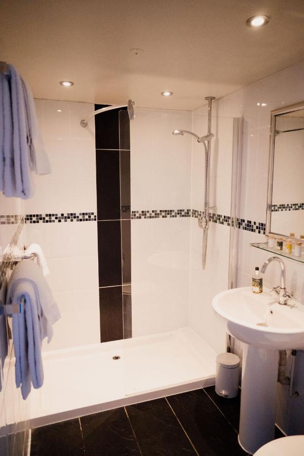 The Cricketers Arms Hotel Quendon ภายนอก รูปภาพ